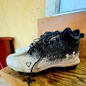 Boys Under Armour football cleats